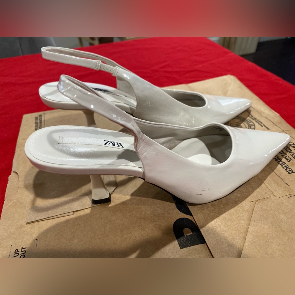 Slightly worn Zara white kitten heels. Worn once, size 39 in Zara sizing.